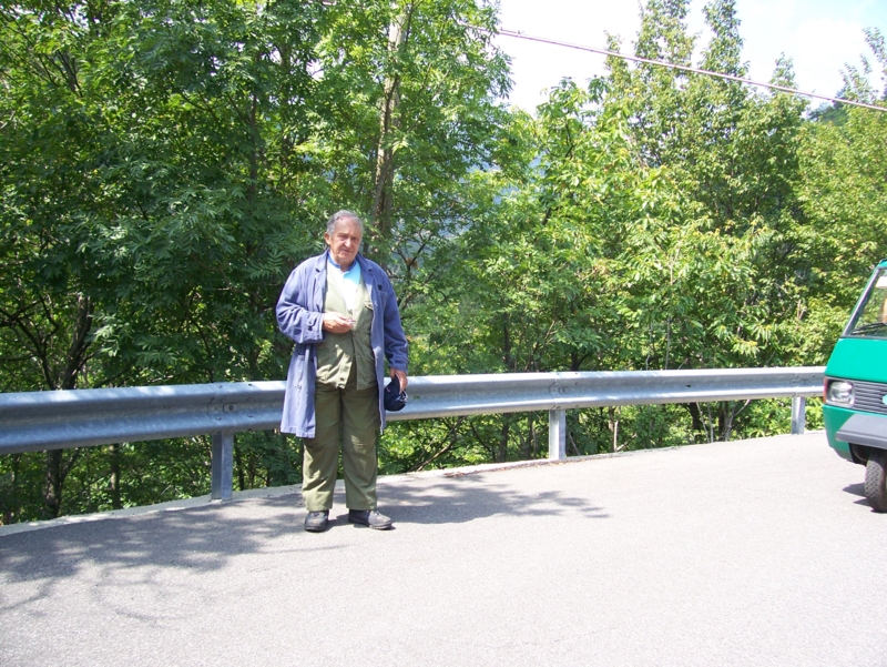  Image name: Persone094.jpg 
 width: 800 pixel 
 height: 601 pixel 
 Size: 539912 bytes 
 Click to enlarge 